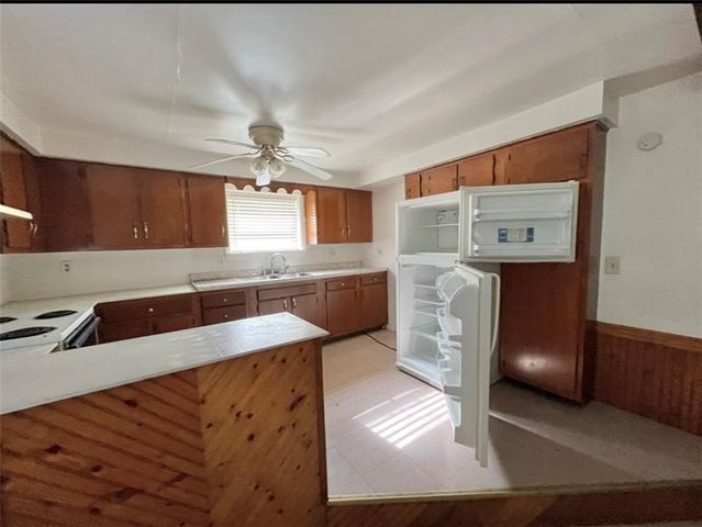 302 N Cedar St, New Castle, PA 16102