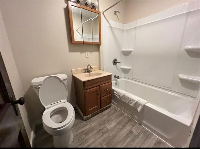 302 N Cedar St, New Castle, PA 16102