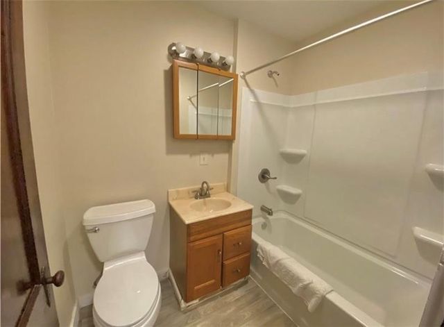 302 N Cedar St, New Castle, PA 16102