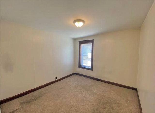 302 N Cedar St, New Castle, PA 16102