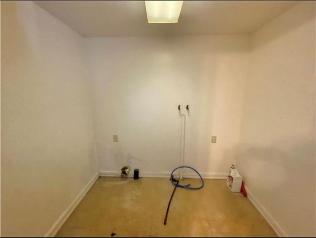 302 N Cedar St, New Castle, PA 16102