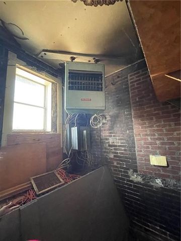 302 N Cedar St, New Castle, PA 16102