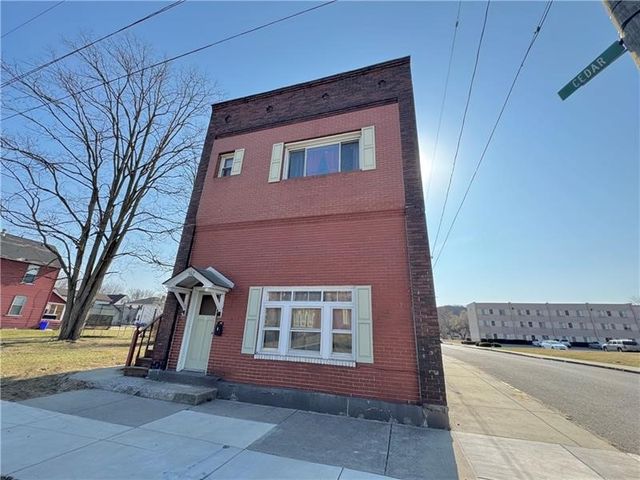 302 N Cedar St, New Castle, PA 16102