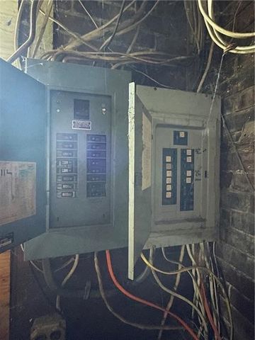 302 N Cedar St, New Castle, PA 16102