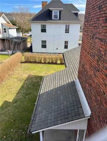 302 N Cedar St, New Castle, PA 16102