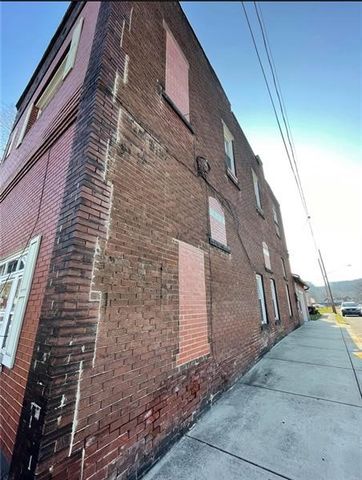 302 N Cedar St, New Castle, PA 16102