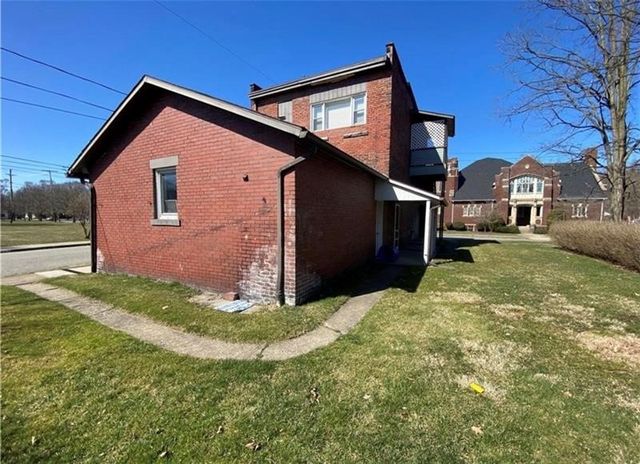 302 N Cedar St, New Castle, PA 16102