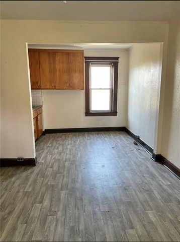 302 N Cedar St, New Castle, PA 16102