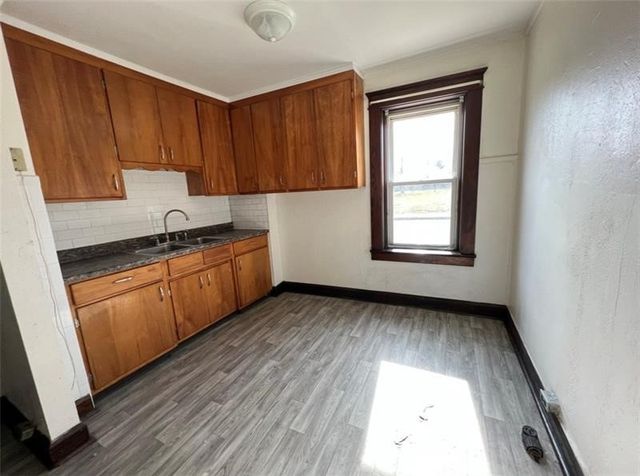 302 N Cedar St, New Castle, PA 16102