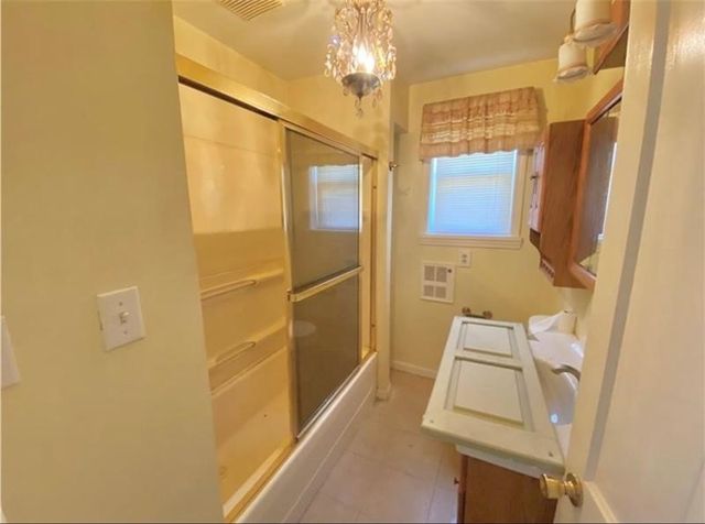 302 N Cedar St, New Castle, PA 16102