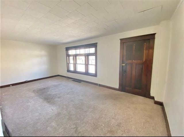 302 N Cedar St, New Castle, PA 16102