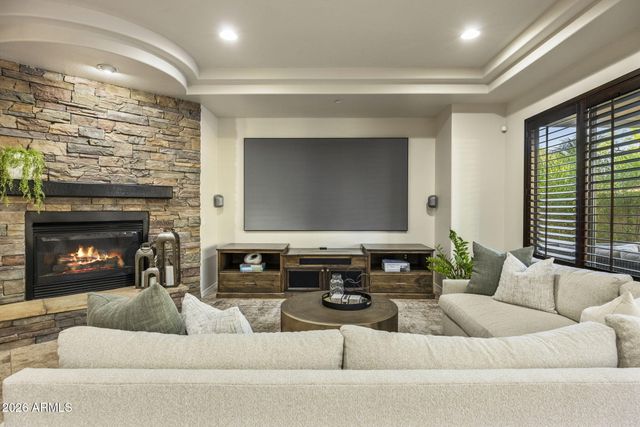 3950 E PATRICK Lane, Phoenix, AZ 85050