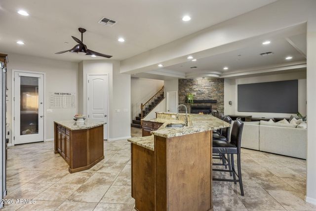 3950 E PATRICK Lane, Phoenix, AZ 85050