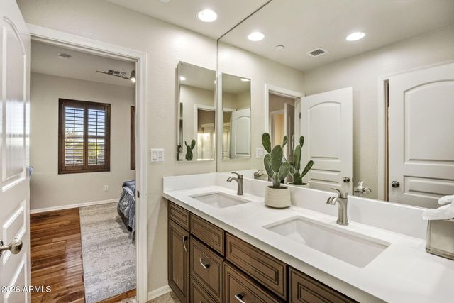 3950 E PATRICK Lane, Phoenix, AZ 85050