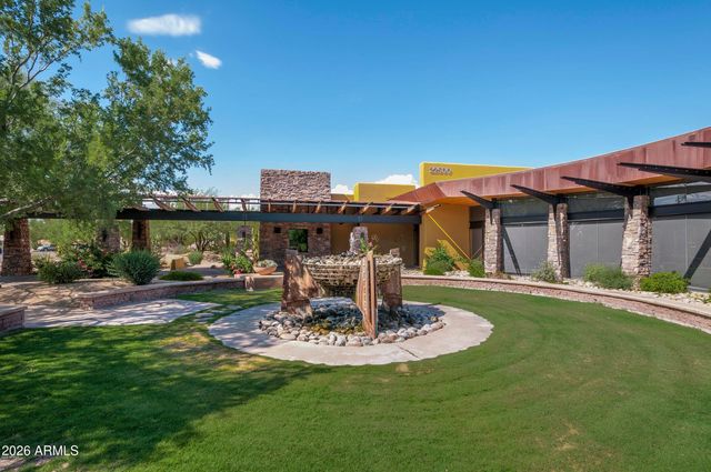3950 E PATRICK Lane, Phoenix, AZ 85050