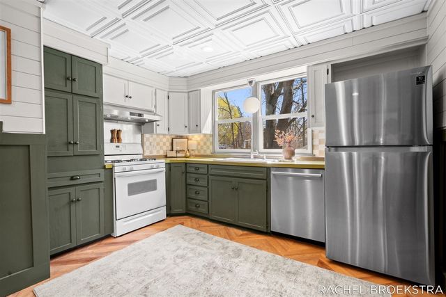 817 W Dale Avenue, Muskegon, MI 49441
