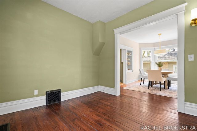 817 W Dale Avenue, Muskegon, MI 49441