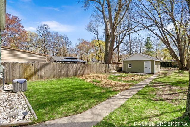 817 W Dale Avenue, Muskegon, MI 49441