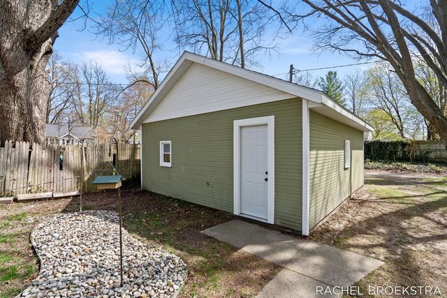 817 W Dale Avenue, Muskegon, MI 49441