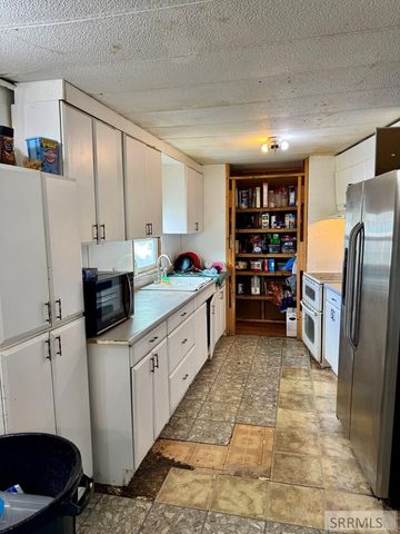 6515 S 5th Avenue, Pocatello, ID 83204