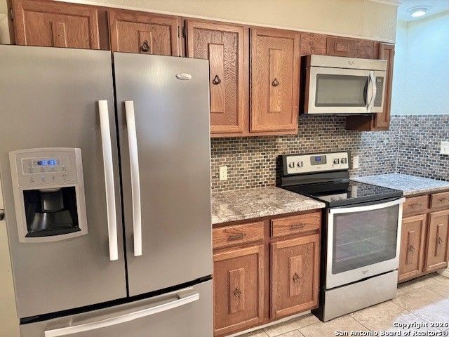 1104 Newhall St, Beeville, TX 78102