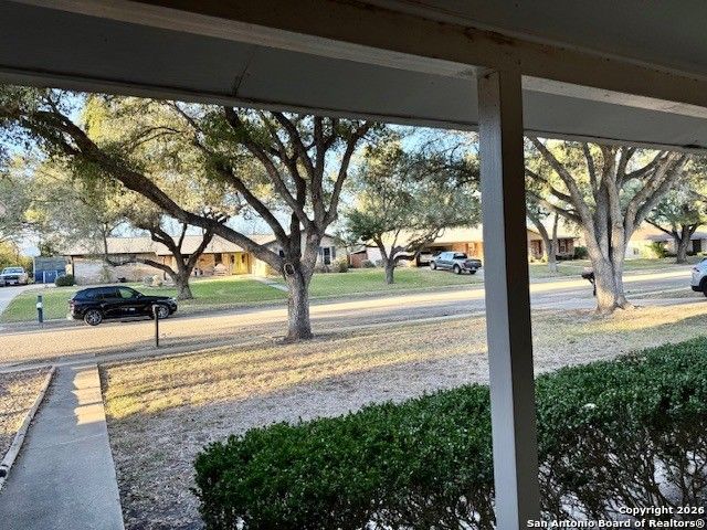 1104 Newhall St, Beeville, TX 78102