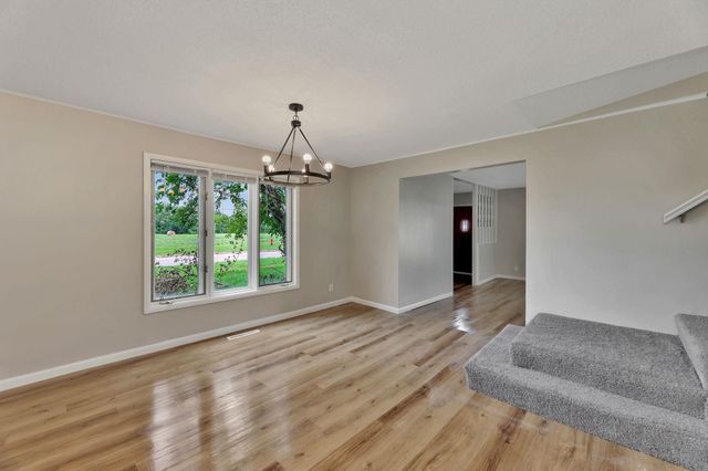 205 College St, Halstead, KS 67056