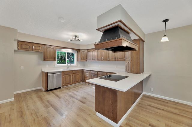 205 College St, Halstead, KS 67056