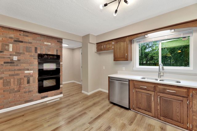 205 College St, Halstead, KS 67056