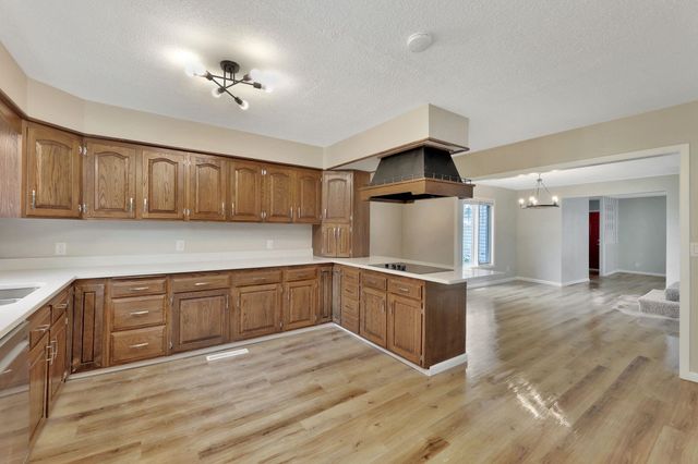 205 College St, Halstead, KS 67056