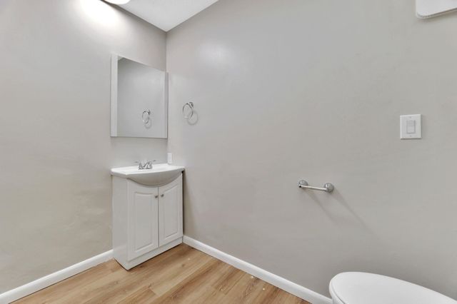 205 College St, Halstead, KS 67056