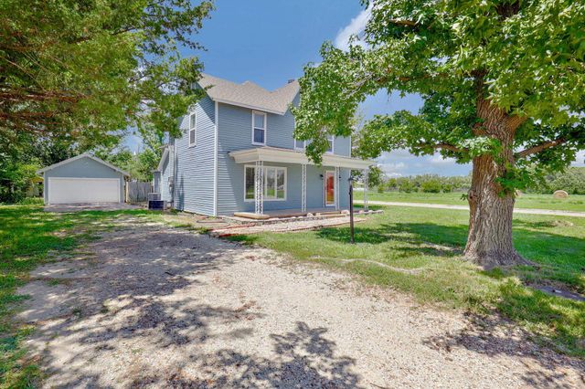 205 College St, Halstead, KS 67056