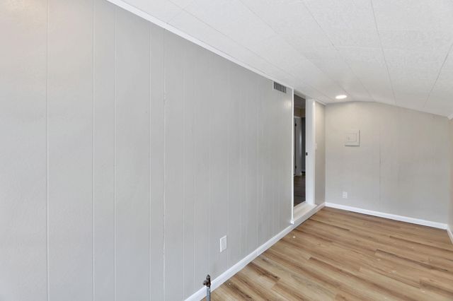 205 College St, Halstead, KS 67056