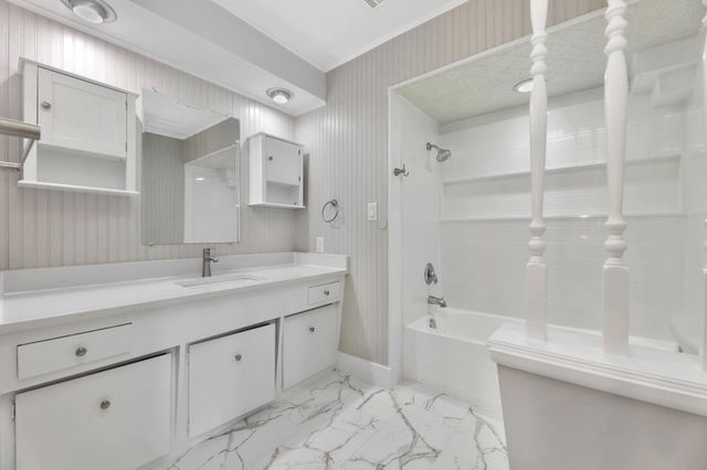 205 College St, Halstead, KS 67056