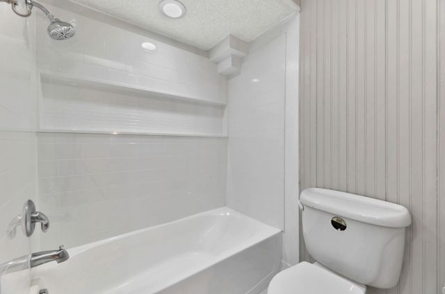 205 College St, Halstead, KS 67056