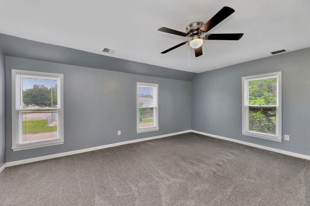 205 College St, Halstead, KS 67056