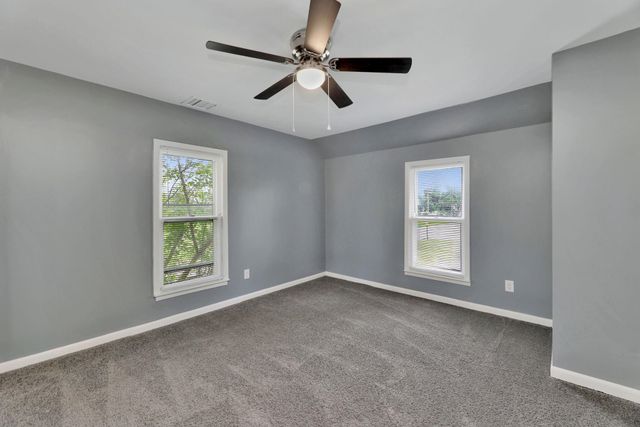 205 College St, Halstead, KS 67056