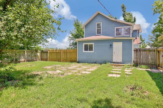 205 College St, Halstead, KS 67056