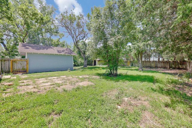 205 College St, Halstead, KS 67056