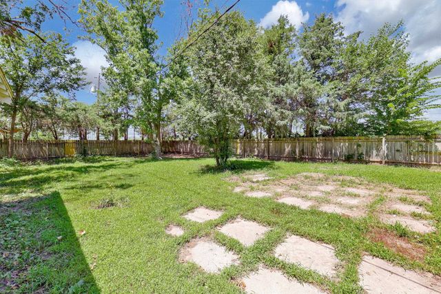 205 College St, Halstead, KS 67056