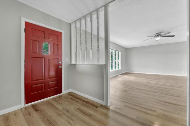 205 College St, Halstead, KS 67056