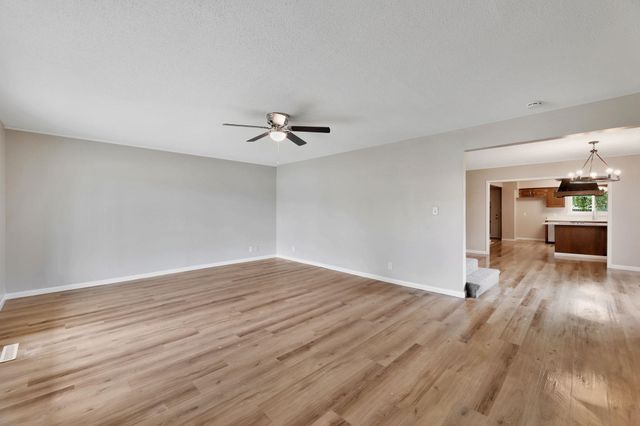 205 College St, Halstead, KS 67056