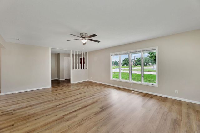 205 College St, Halstead, KS 67056