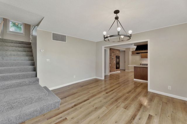 205 College St, Halstead, KS 67056