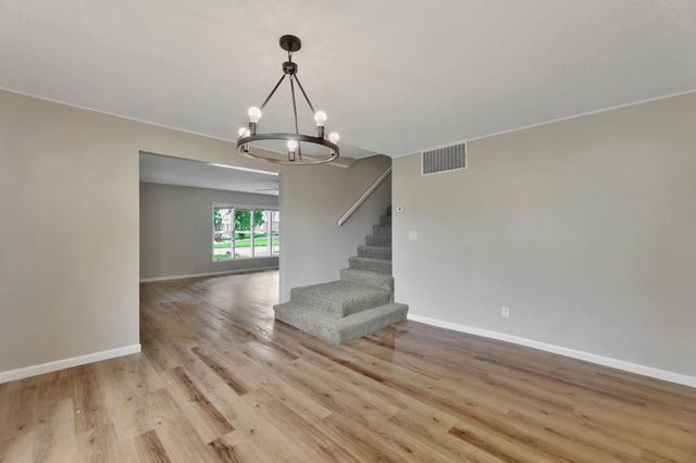 205 College St, Halstead, KS 67056