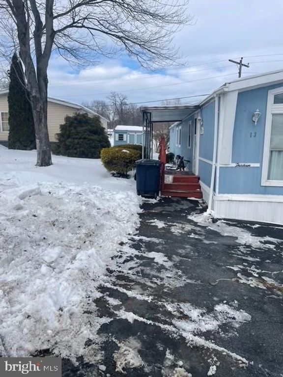 13 EARL LN, Lititz, PA 17543