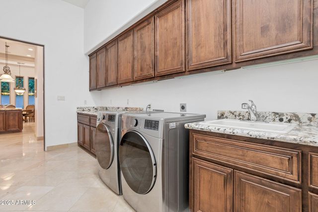 311 E WEXFORD Cove, Phoenix, AZ 85020