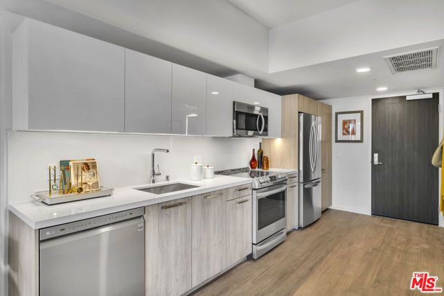 2801 Sunset Place 141, Los Angeles, CA 90005