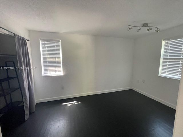 210 NE 110th St, Miami, FL 33161