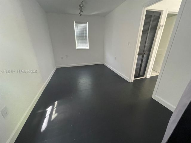 210 NE 110th St, Miami, FL 33161